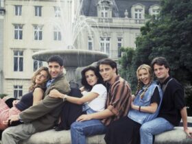 courteney cox reveals the unpleasant truth about the friends fountain