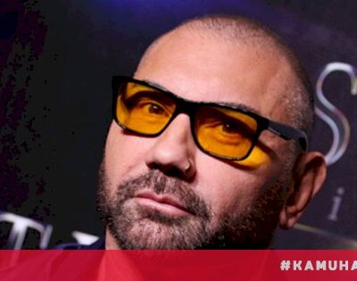 dalam film knives out dave bautista akan bertemu dengan daniel craig