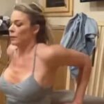 leann rimes just showed off her toned abs in her dressing room workout on instagram